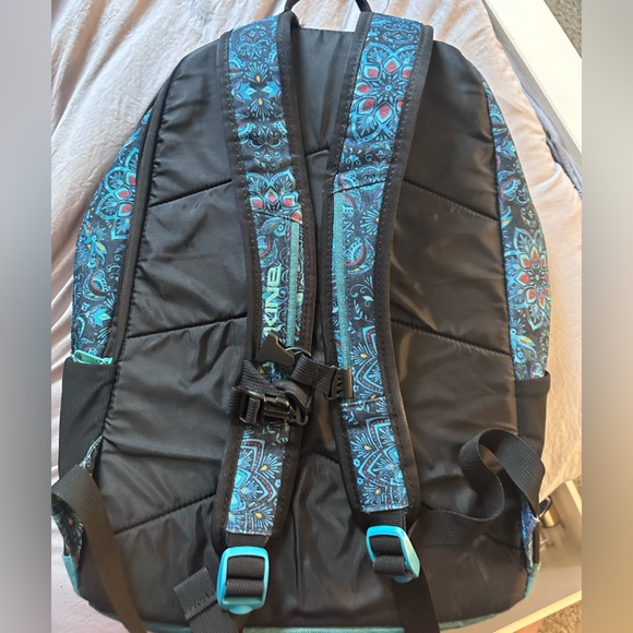 Dakine backpack - Picture 3 of 8